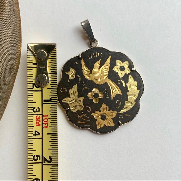 Vintage damascene scalloped pendant - Picture 5 of 6